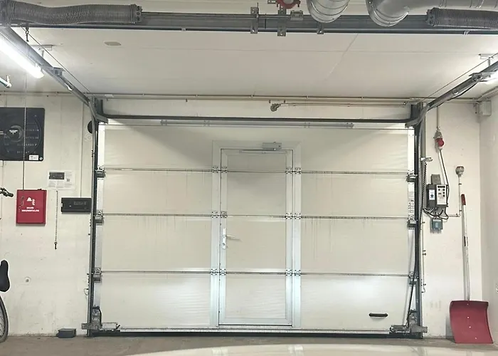 2 Cozy Near Airport Free Parking דירה *