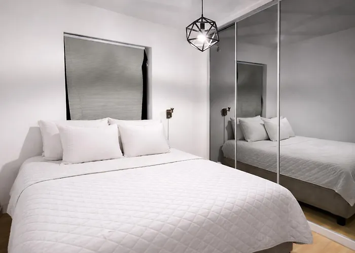 Apartment 2 Cozy Near Airport Free Parking *